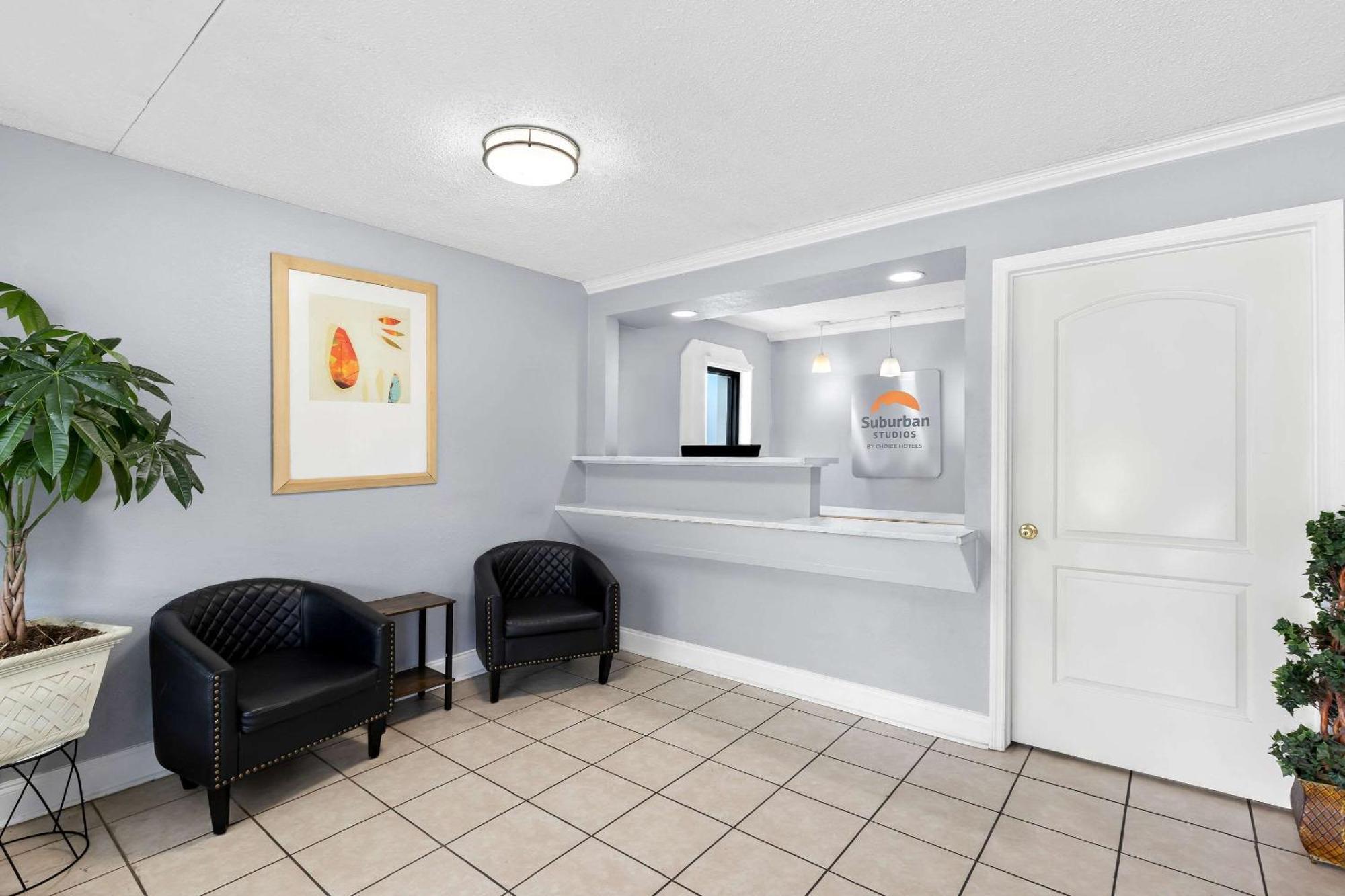 Suburban Studios By Choice Hotels - Award Winning - New 2024 - Walk To Eateries & Grocery - Ultra Sparkling - Garden Rooms - Designer Lighting & Right Off I-95 - Proudly An All American Managed Property Brunswick Ngoại thất bức ảnh