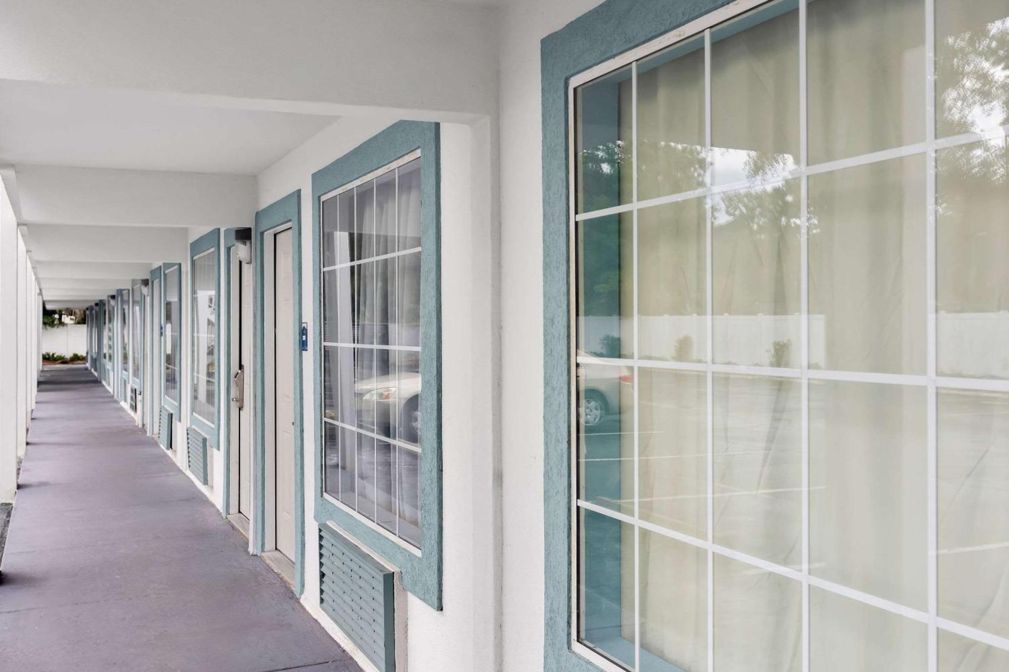 Suburban Studios By Choice Hotels - Award Winning - New 2024 - Walk To Eateries & Grocery - Ultra Sparkling - Garden Rooms - Designer Lighting & Right Off I-95 - Proudly An All American Managed Property Brunswick Ngoại thất bức ảnh