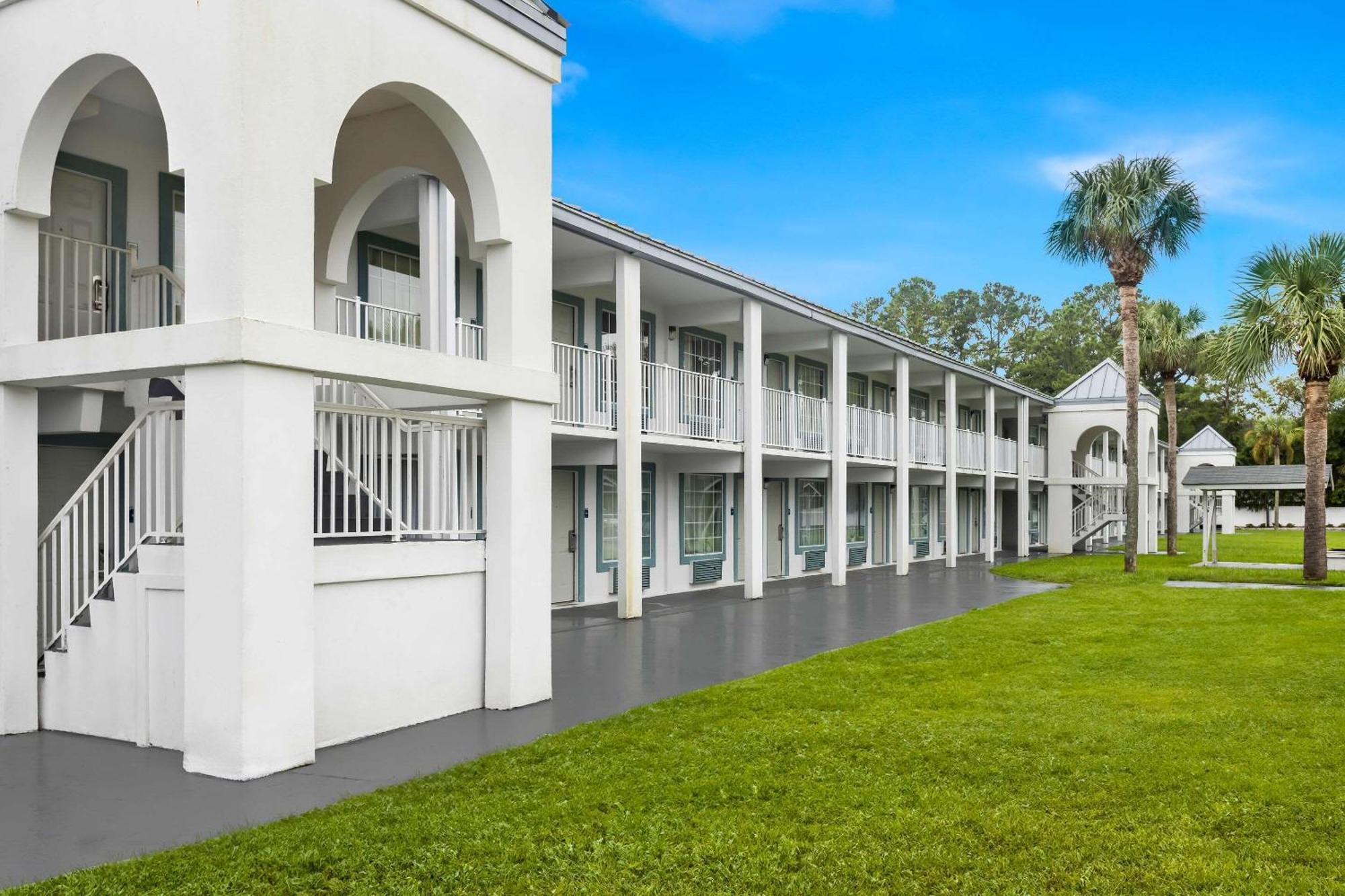 Suburban Studios By Choice Hotels - Award Winning - New 2024 - Walk To Eateries & Grocery - Ultra Sparkling - Garden Rooms - Designer Lighting & Right Off I-95 - Proudly An All American Managed Property Brunswick Ngoại thất bức ảnh